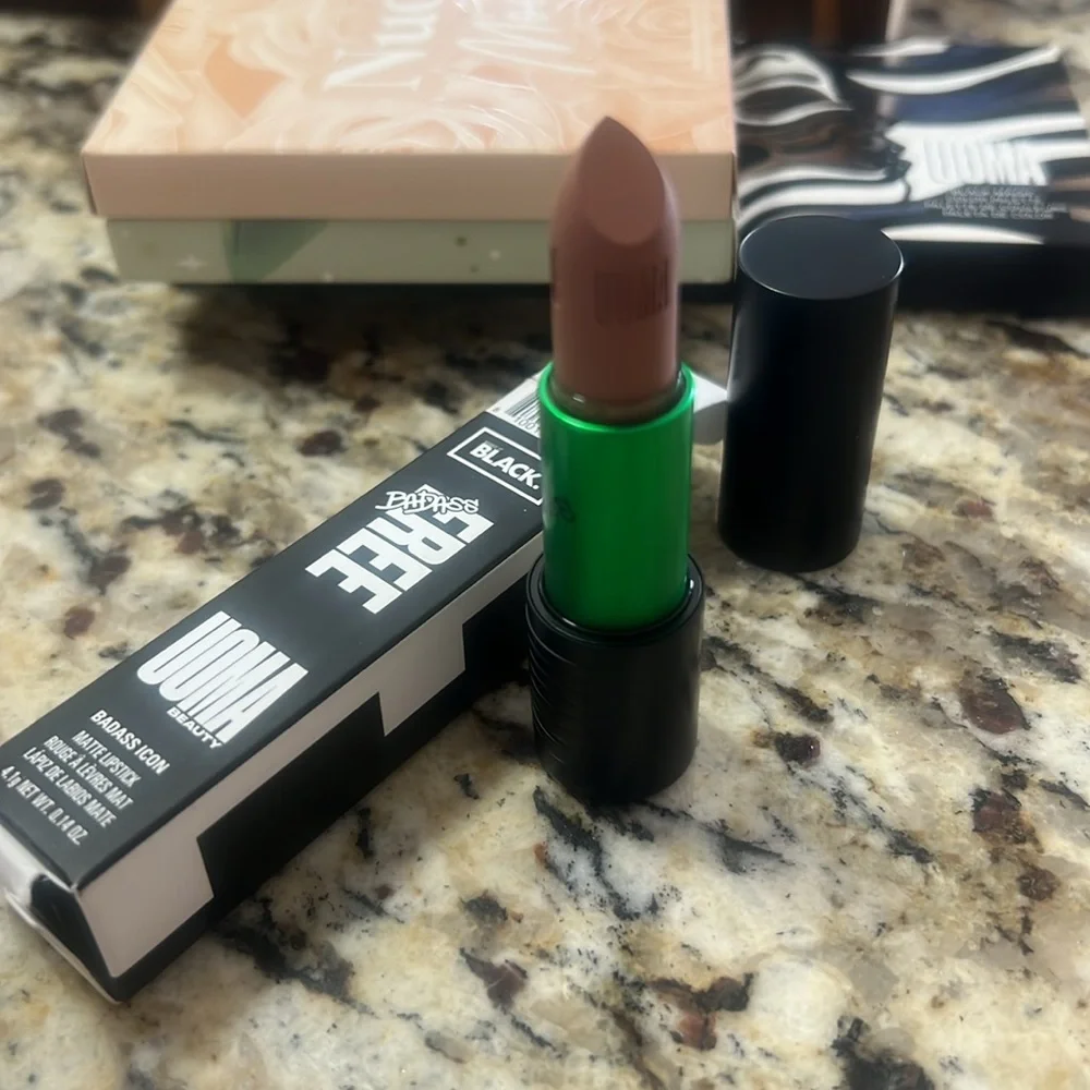 🌙♣️Uoma Beauty Eartha Matte Lipstick